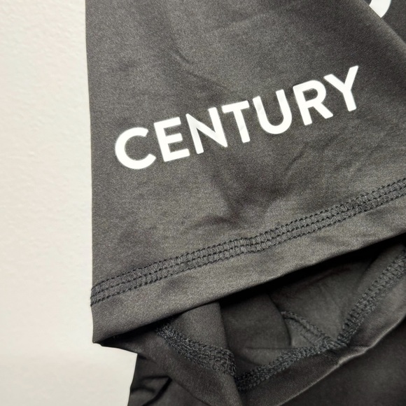 2/$20   PELOTON Reach 100 Classic Short Sleeve Unisex - Black - Picture 7 of 11